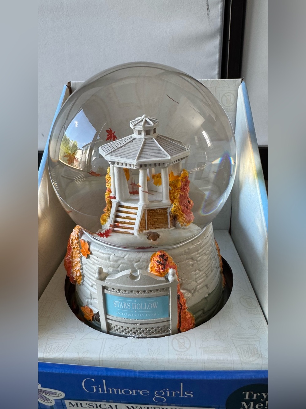 Gilmore girls fall 🍁snow globe / music box